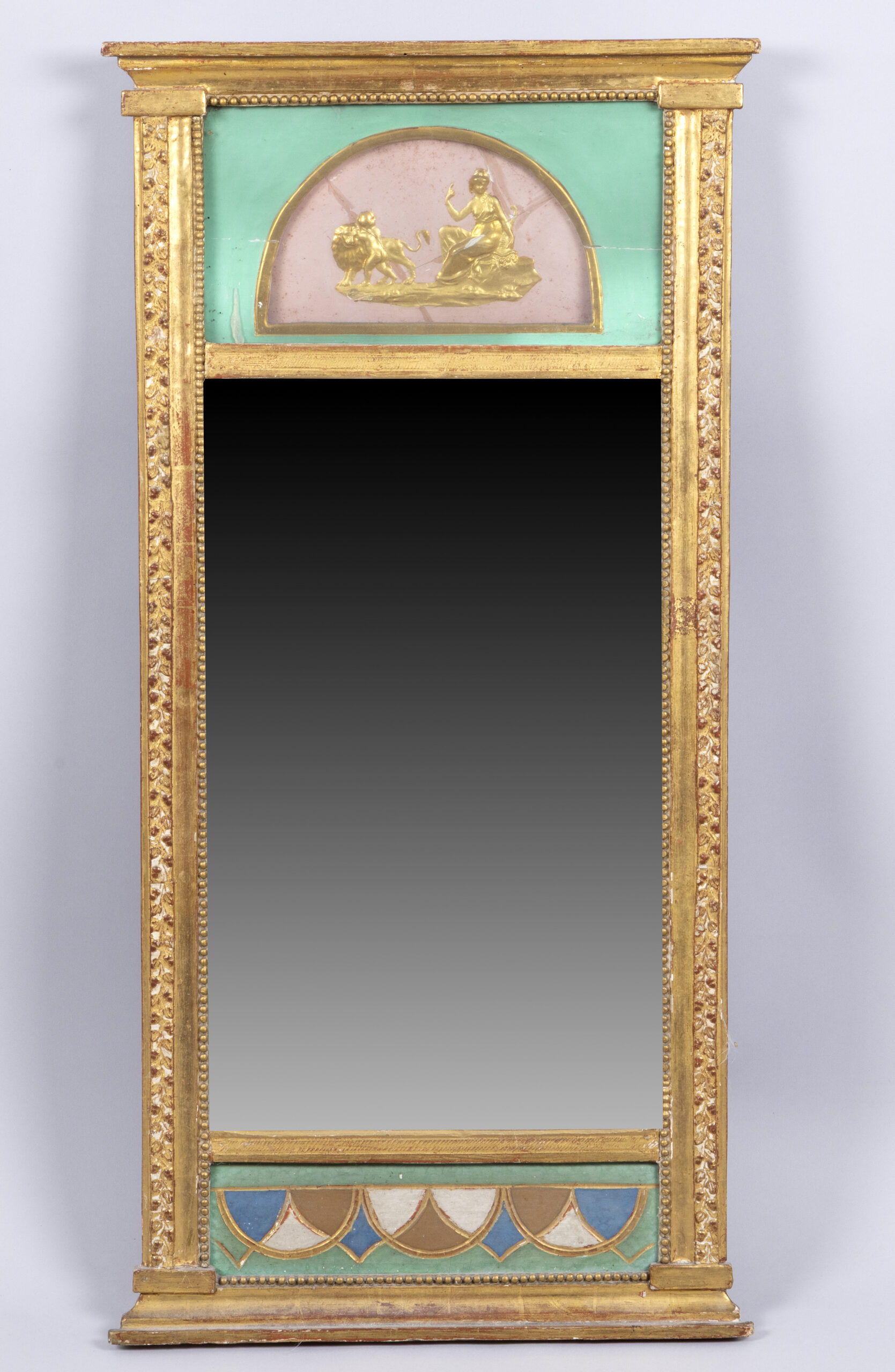 9810 – Empire-Wandspiegel mit Relief – Nadelholz mit Goldfassung, Perl- und Blattstab